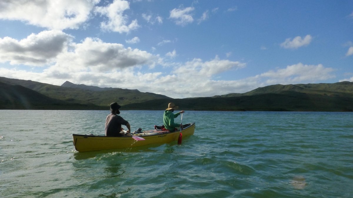 Canoes exploration des rives du lac de Yaté - Exploring Yate Lake New Caledonia